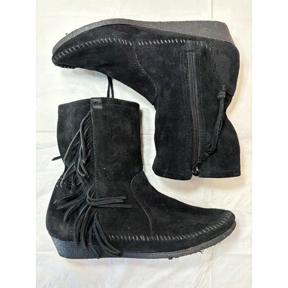 Minnetonka Women's Side Fringe Wedge Western Boot - Picture 11 of 16